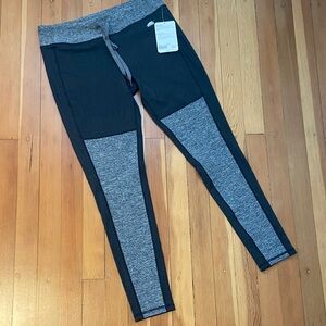 Roots Two-Tone Leggings size M